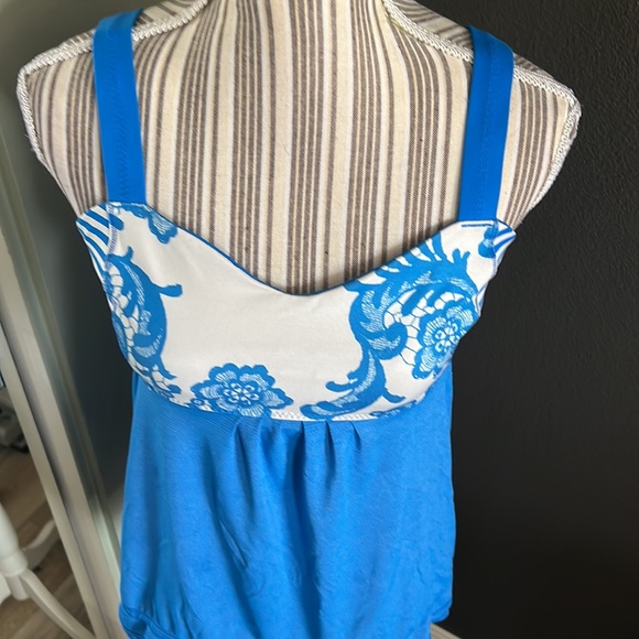 🔥1 hour sale. Lululemon, blue sports tank, built in bra, size 10 - Picture 3 of 8